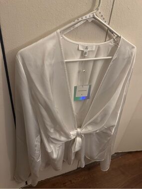 Missguided White Tie-Front Satin Blouse